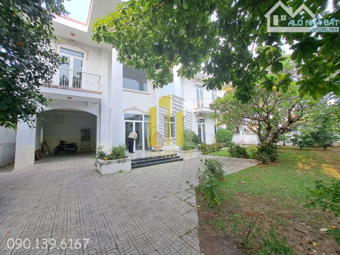Biệt Thự Trần Não 530m2 Sân Vườn - Hồ Bơi - An Ninh Tuyệt Đối . Giá 75 Triệu