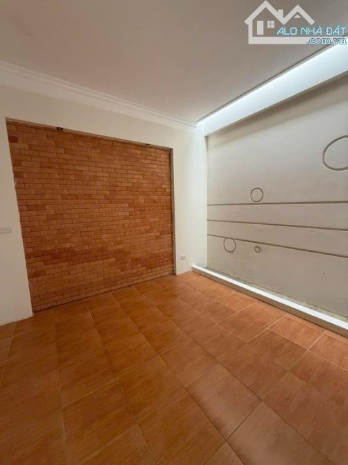 BÁN NHÀ TRUNG KÍNH – 42M² – 5 TẦNG – 15.5 TỶ – PHÂN LÔ – Ô TÔ TRÁNH – TRUNG TÂM CẦU GIẤY