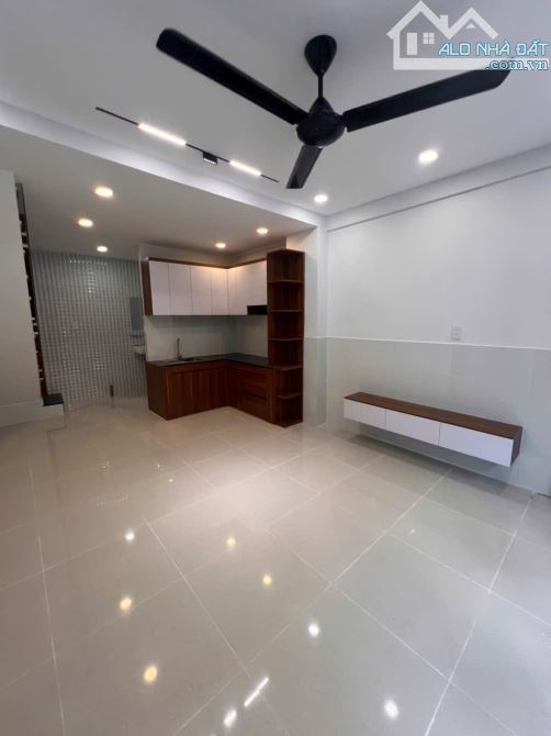 Bán nhà Tân Bình hẻm rộng, chỉ 4.x tỷ