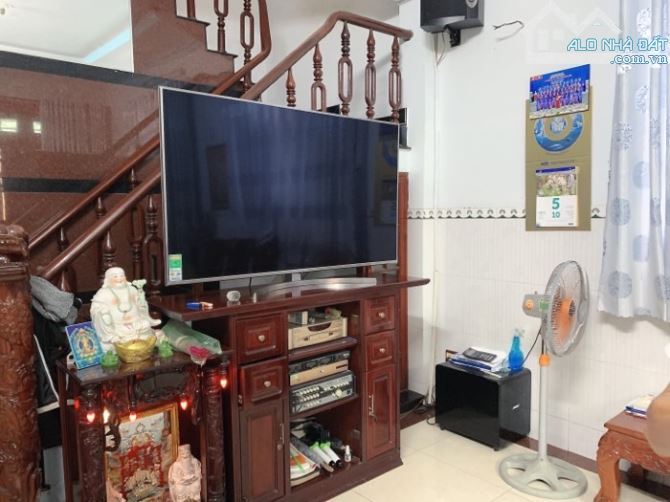 CẦN BÁN NHÀ 1 TRỆT 3 LẦU + SÂN THƯỢNG, HẺM XE HƠI VÀO NHÀ – KHU TRUNG TÂM GÒ VẤP