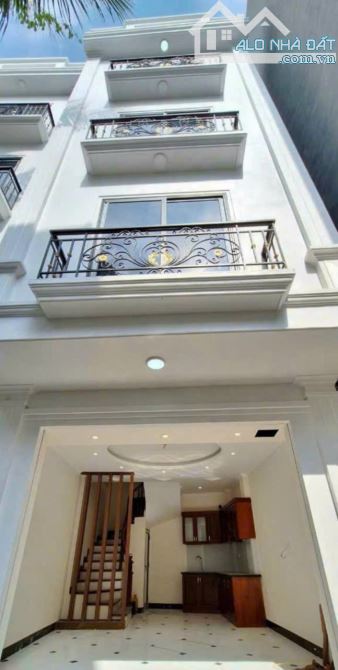BÁN NHÀ LAI XÁ – NỘI THẤT XỊN SÒ – S= 35M2 – MT=4.2M GIÁ CHÀO 4.95 TỶ