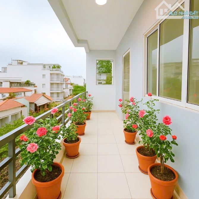 Nhà khu Vip QUẬN PHÚ NHUẬN - Mặt tiền Trần Hữu Trang - 4.6 x 14 m -5 Tầng - 13.5 tỷ