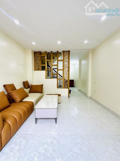 Có 1 không 2 :Nhà  Mới Đẹp Nguyễn Văn Linh  -Thạch Bàn  -Ngõ Nông - 4 Ngủ - 2 Thoáng  Ở Lu