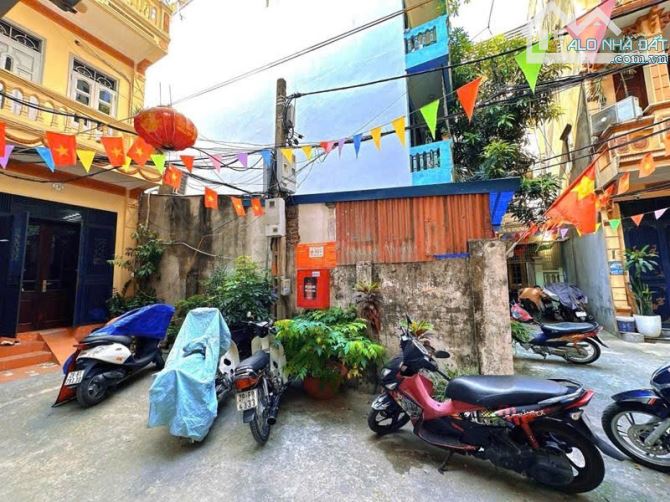 MẢNH ĐẤT ĐẸP SÓT LẠI GIỮA BA ĐÌNH - DT 65M2 - SÂN RỘNG - CHỦ GỬI BÁN GẤP