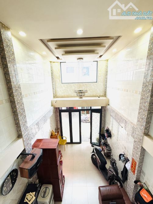 QUẬN 6 – HẺM XE HƠI -  PHAN VĂN KHỎE – 5 TẦNG – 5PN - 6WC - CHỈ NHỈNH 8 TỶ