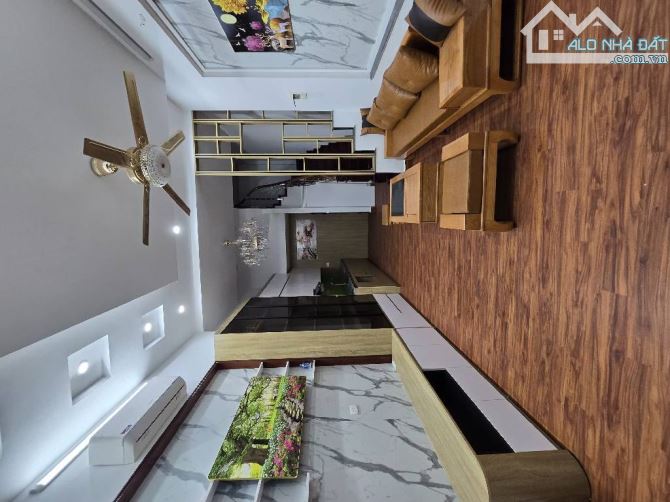 Nhà mình ở KĐT Văn Khê, lô góc hai mặt thoáng, diện tích 41.7m², xây 5 tầng hiện đại, vài
