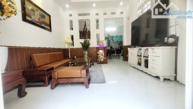 BÁN GẤP NHÀ Hẻm 7m ĐƯỜNG SỐ 7, Tân Bình, 4x11, 4 Tầng, Giá 8 tỷ hơn.