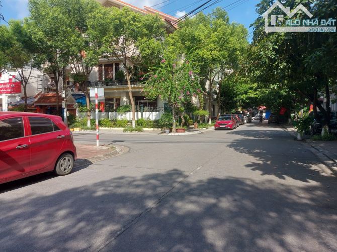 bán gấp lô đất víp làn 2 trần hưng đạo ninh xá TP bắc ninh.DT 170m2,MT8m,giá 25 tỷ