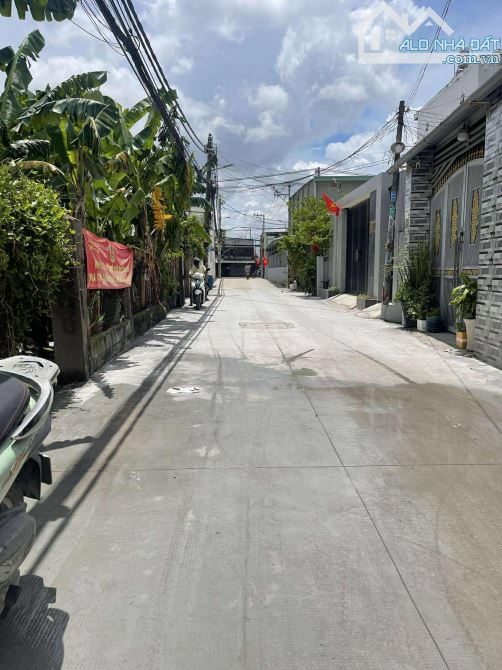 CHÍNH CHỦ 1 ĐỜI CHƯA QUA ĐẦU TƯ - SÁT MẶT TIỀN TIỀN PHAN VĂN ĐỐI - TRƯỚC NHÀ XE TẢI QUAY Đ