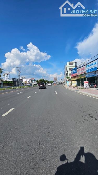 NHÀ 110m2 - Xe hơi tránh nhau - Phạm Hữu Lầu - Nhà 2 Tầng 6 Phòng Ngủ- Nhỉnh 6 Tỷ