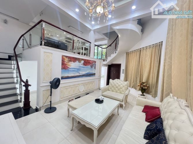 ĐẸP XUẤT SẮC - BÁN NHÀ THẠCH BÀN, LONG BIÊN - LÔ GÓC - VỈA HÈ - Ô TÔ TRÁNH - 50M² x 5 TẦNG