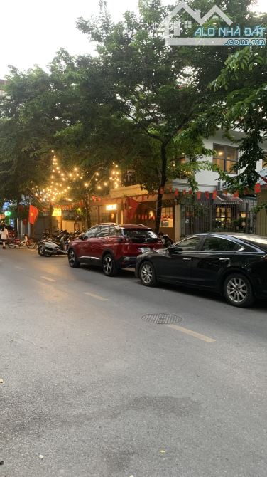Võng Thị, Tây Hồ - Lô góc 2 thoáng - MT H.I.Ế.M có 8,2M - DT lý tưởng 88m*3 tầng -20,9 tỷ