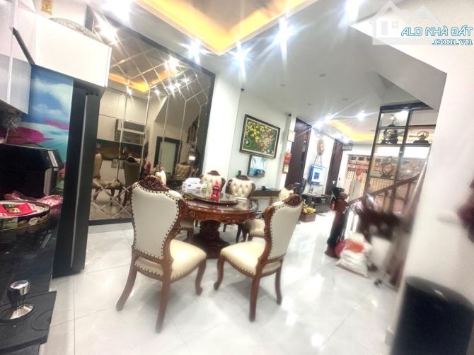 Với 15 tỷ để sở hữu căn LÔ GÓC phân lô oto kinh doanh LẠC TRUNG - KIM NGƯU thang máy, 55m2