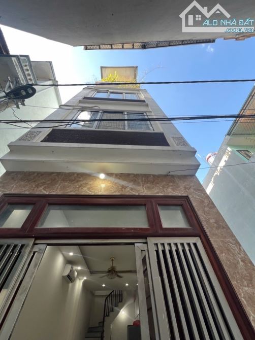 Bán nhà Phú Đô 33m², 5 tầng, gần ô tô, hơn 6 tỷ tí