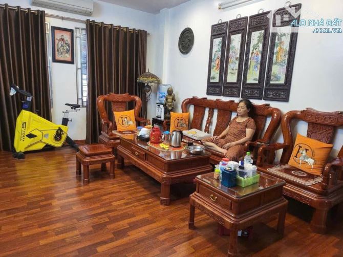 Em lại về cho anh chị em căn vip Cổ Nhuế, 38m 5 tầng, full nội thất chỉ có 7,8 tỷ