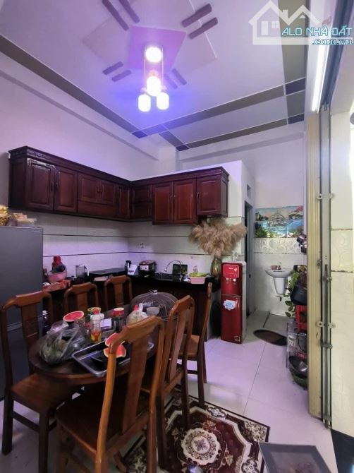 Bán nhà mặt tiền đường Nguyễn Duy Trinh giá ngộp