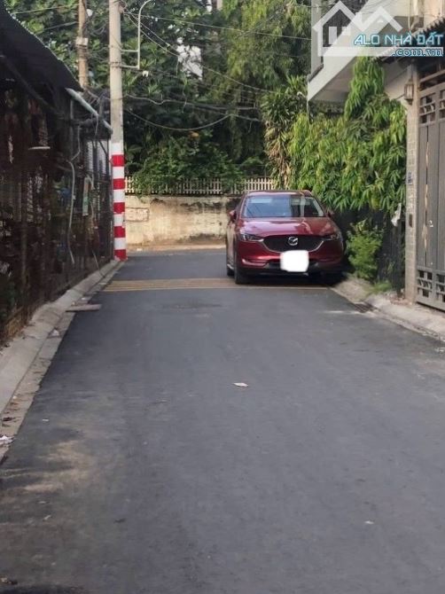 NHÀ 2 LẦU GẦN LÃ XUÂN OAI- TNPA- THỦ ĐỨC. HXH QUAY ĐẦU _ GIÁ 6.1TỶ.  + VỊ TRÍ tại đường 16
