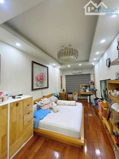 Bán nhà mặt phố ô tô tránh - khu chợ trời kinh doanh sầm uất - chỉ nhỉnh 10 tỷ.