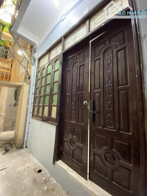 Cho thuê nhà riêng Ngõ 49 Vân Đồn Bạch Đằng Hai Bà Trưng Hà Nội. DT 20m x 4 tầng, giá 8tr