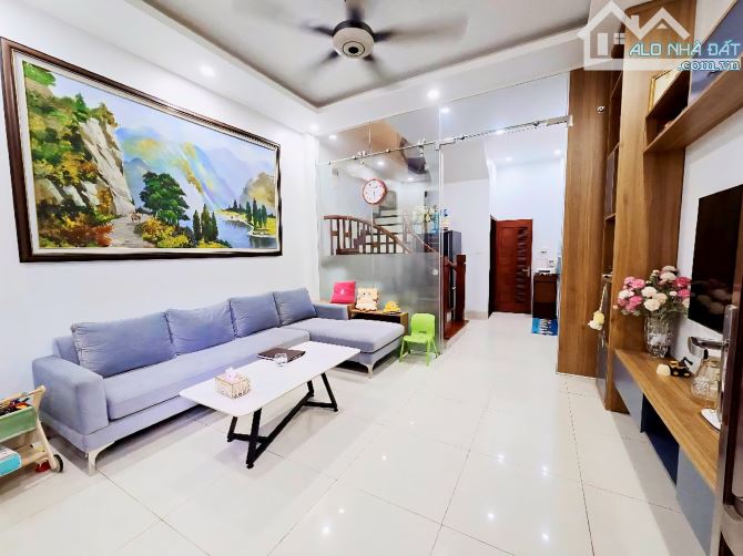 VIỆT HƯNG Ở NGAY - 4 TẦNG MỊN MÀNG - Ô TÔ NGÀY ĐÊM - 6 TỶ NHỎ
