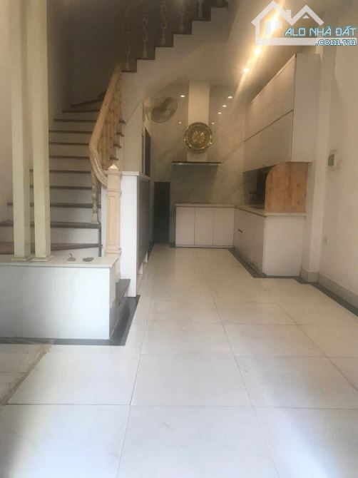 Cho thuê nguyên căn Ngõ 124 Nguyễn Xiển, Hạ Đình, Quận Thanh Xuân. DT 35m x 5 tầng, giá