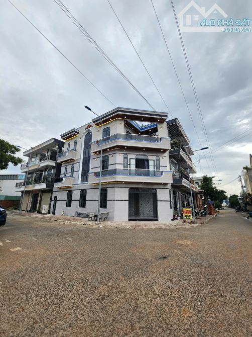 Bán nhà 2 mặt tiền giá rẻ, full nội thất, p.Bình Chuẩn, Tp.Thuận An chỉ 5,5 tỷ TL M6331