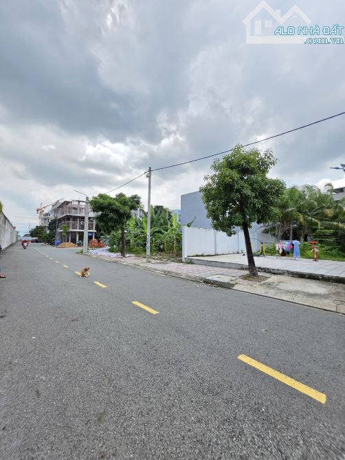Bán đất 2 mặt tiền, phía sau có công viên, p.Tân Đông Hiệp, Tp.Dĩ An chỉ 5,5 tỷ TL M7490