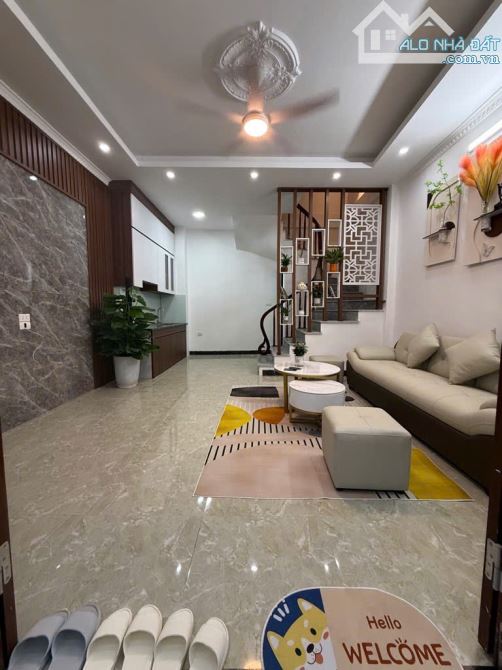 Bán nhà Cổ Linh - 36m2 - Nhỉnh 5 tỷ - Ô tô cách 15m - 2 thoáng