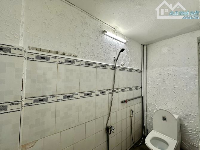 Giá 10.5 triệu- Hẻm Xe Oto Đinh Bộ Lĩnh - Trệt lững, 3PN , 1WC - 10