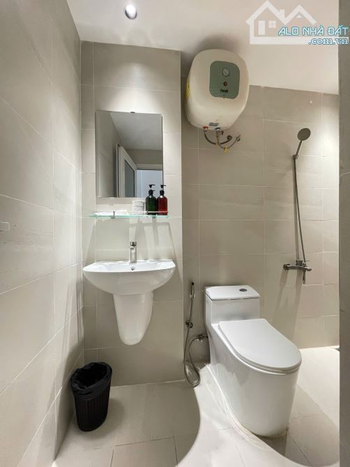 CĂN STUDIO FULL NỘI THẤT BAN CÔNG CỰC RỘNG 40M2 Ở QUẬN 1 - 10
