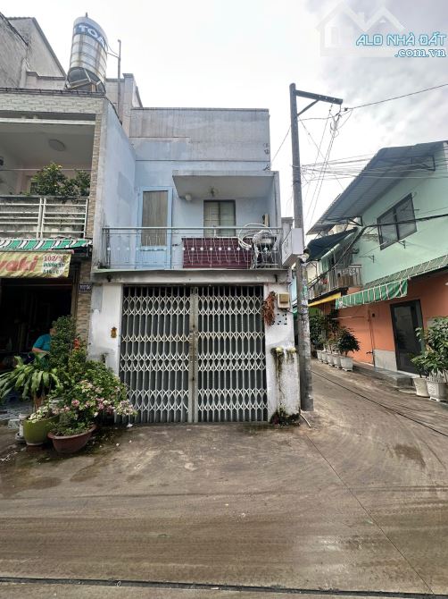 Bán Nhà 3 Mặt Tiền, hẻm 2 xe hơi Q11 – DT 3.5x17.8m – Giá 7.6ty