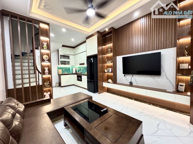 NHÀ HAI_BÀ_TRƯNG- NGÕ NÔNG, GẦN MẶT PHỐ- H.Xóm TIME CITY- 36m* 5 tầng- - 1