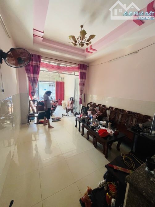 BÁN NHÀ 2 TẦNG MẶT TIỀN LIÊN KHU 4-11 (HẺM 160 HUỲNH THỊ HAI CŨ) TCH Q12 GIÁ RẺ 6,5 TỶ - 1