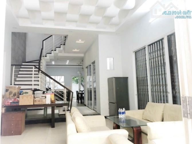 Gấp bán nhà Thủ Đức, giá 11.8 tỷ, 3 tầng, dt 150m2, cạnh Phạm Văn Đồng. - 1