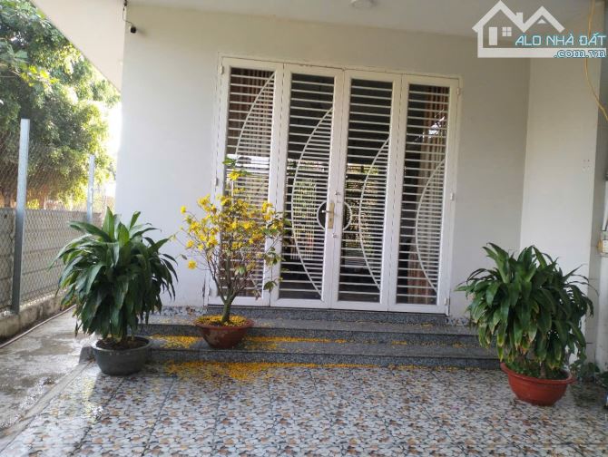 NHÀ MẶT TIỀN ĐƯỜNG NHỰA GẦN CHỢ HÓC MÔN - 1