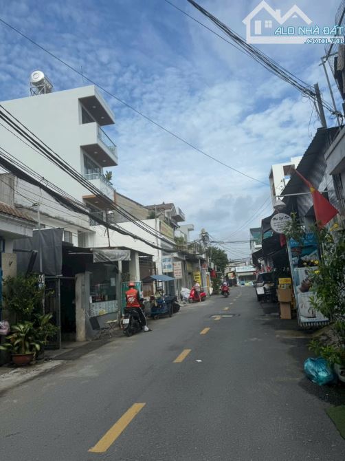 BÁN NHÀ MẶT TIỀN TTH13 VUÔNG VỨC - QUẬN 12 - GIÁ 6.85tỷ - 1