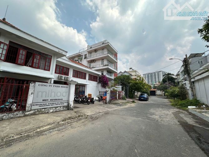 Bán biệt thự 79/11 Đường số 12 Bình An Q2 DT 20x31 CN611m2 chỉ 86tỷ - 1