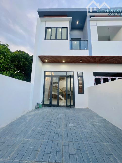 NHÀ LẦU SẮP HOÀN THIỆN SỔ RIÊNG THỔ CƯ CHỈ 699 TRIỆU NGAY KDL BỬU LONG - 1