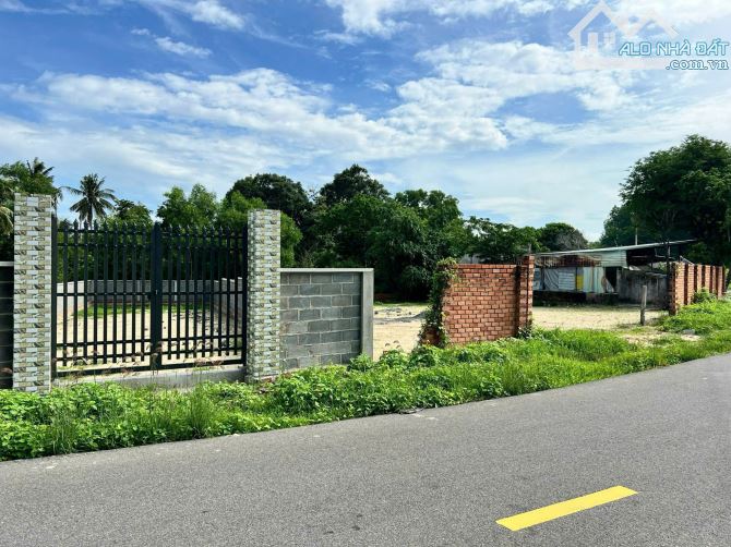 CẦN BÁN GẤP LÔ ĐẤT NHÀ VƯỜN 415M2 CHỈ CÁCH ĐƯỜNG VEN BIỂN 150m - 1