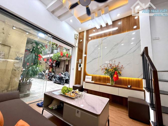 Bán nhà Láng Hạ, 20m, 5 tầng, nhà đẹp, full nội thất, gần phố. - 1
