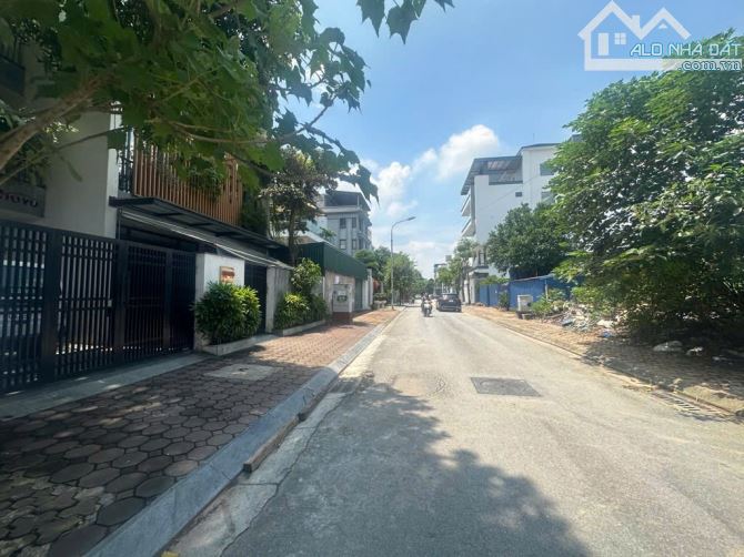 Bán 330m đất khu đấu giá Việt Hưng, rất gần phố Việt Hưng, Kim Quan Thượng, Hồ công viên - 1