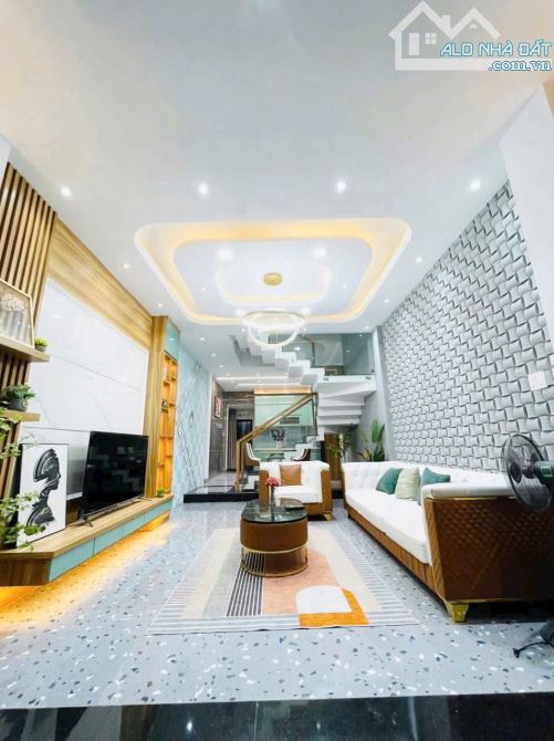 XOAY VỐN KD BÁN NHÀ HỒ BÁ KIỆN,P15,QUẬN 10-GIÁ:5TỶ060/63,6M2(5,3X12)-3 LẦU,4PN-SỔ ĐẸP - 1