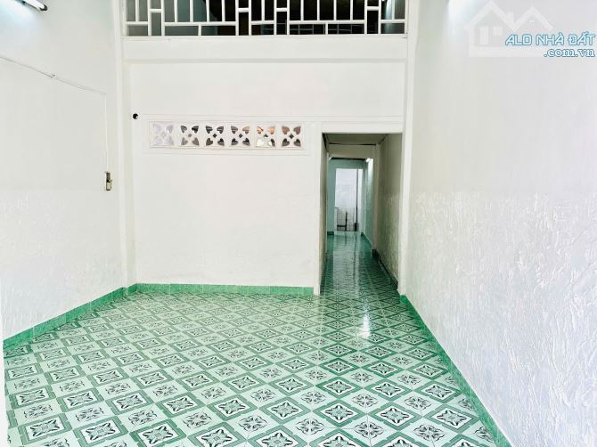 Giá 10.5 triệu- Hẻm Xe Oto Đinh Bộ Lĩnh - Trệt lững, 3PN , 1WC - 1