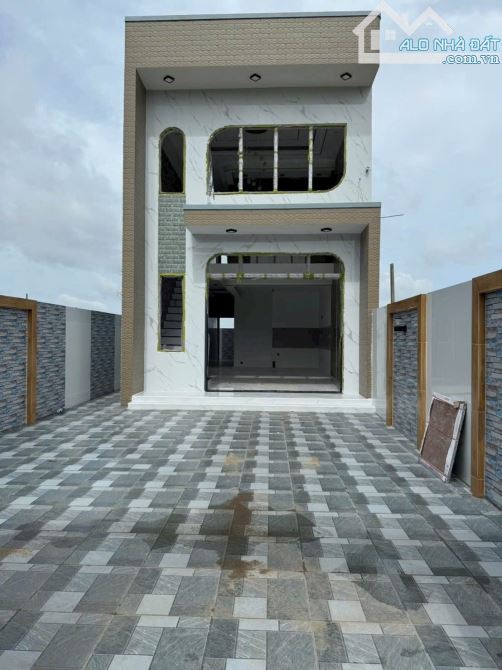 BÁN NHÀ GÁC LỬNG HIỆN ĐẠI TẠI LONG ĐẤT, NGANG 6M, GIÁ 1TY550 - 1