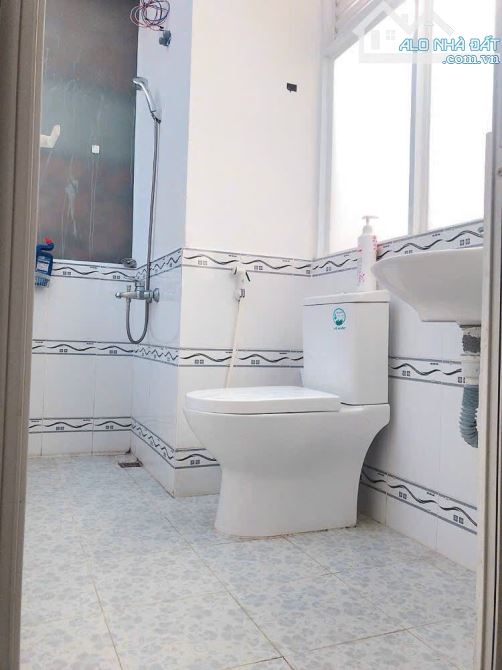 Phòng chdv có gác, rộng, cửa sổ lớn - 1