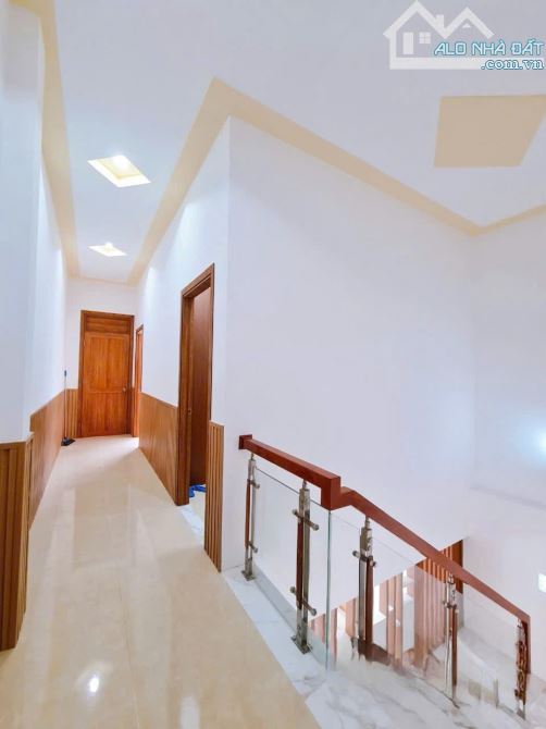 nhà trệt lầu 3 phòng ngủ trục chính hẻm đường bờ hồ búng xáng - 1