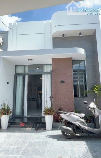 Nhà đẹp giá rẻ ở Thới Tam Thôn Hóc Môn 4x24 ( 99m2 ) 975 TRIỆU Sổ hồng riêng sang tên ngay - 1