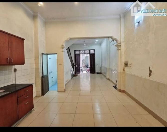 Cần bán nhà mặt ngõ 99 Nguyễn Chí Thanh ô tô tải chánh đỗ kinh doanh sầm uất. - 1
