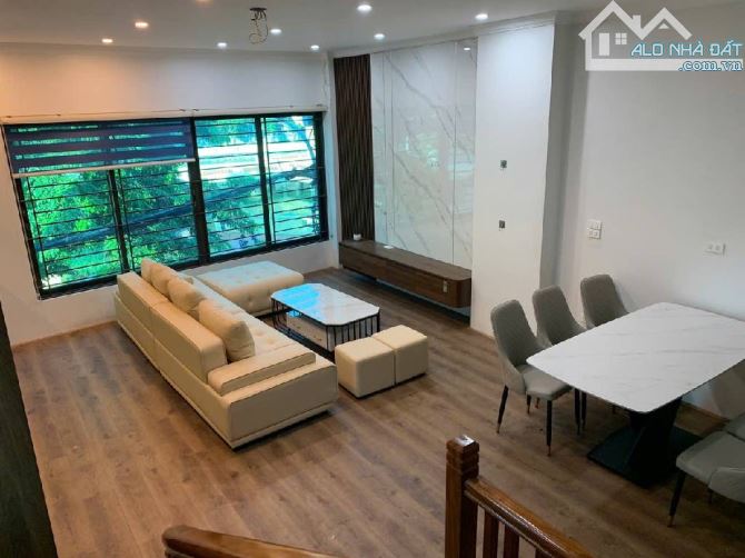 MẶT ĐƯỜNG Ô TÔ TRÁNH THÔNG-KINH DOANH, NHÀ DÂN XÂY-45M, MT 5M. TT VIỆT HƯNG, 10 TỶ* - 1