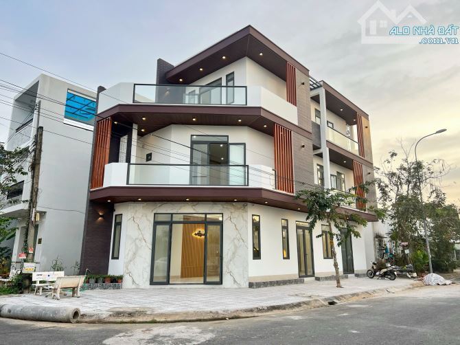 nhà mới 1 trệt 2 lầu góc 2 mặt tiền kdc phú an, giá bán 6 tỷ 680 triệu - 1